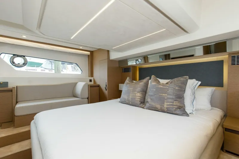Pass-n-bye Yacht Photos Pics Luxurious bedroom interior of 2023 Prestige 460 Flybridge yacht with modern design.