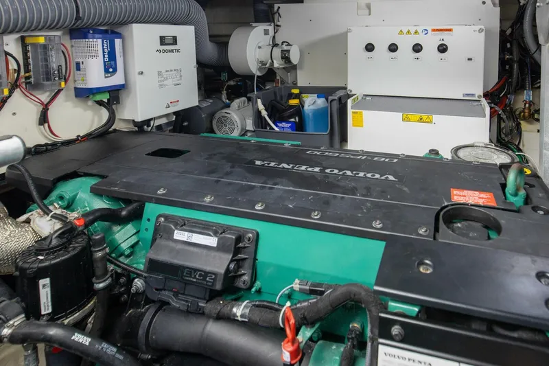 Pass-n-bye Yacht Photos Pics Engine room of 2023 Prestige 460 Flybridge yacht with Volvo Penta engine.