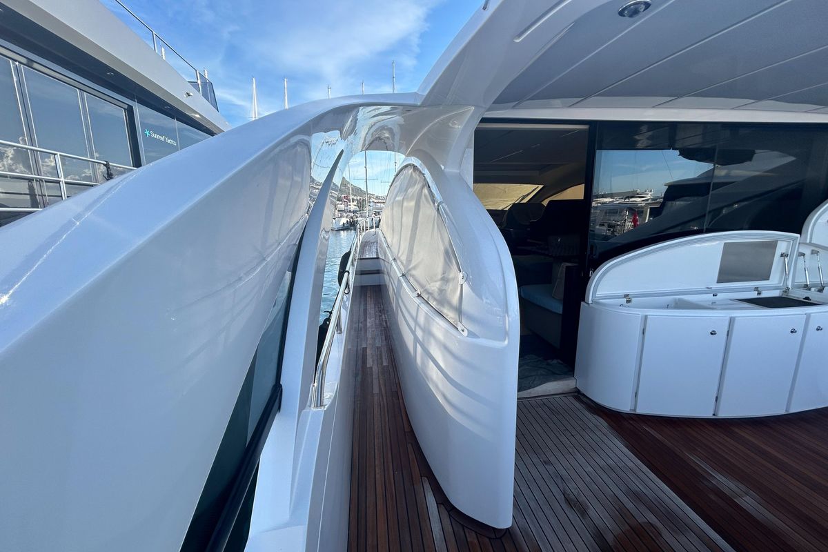 2015 Pershing 70 