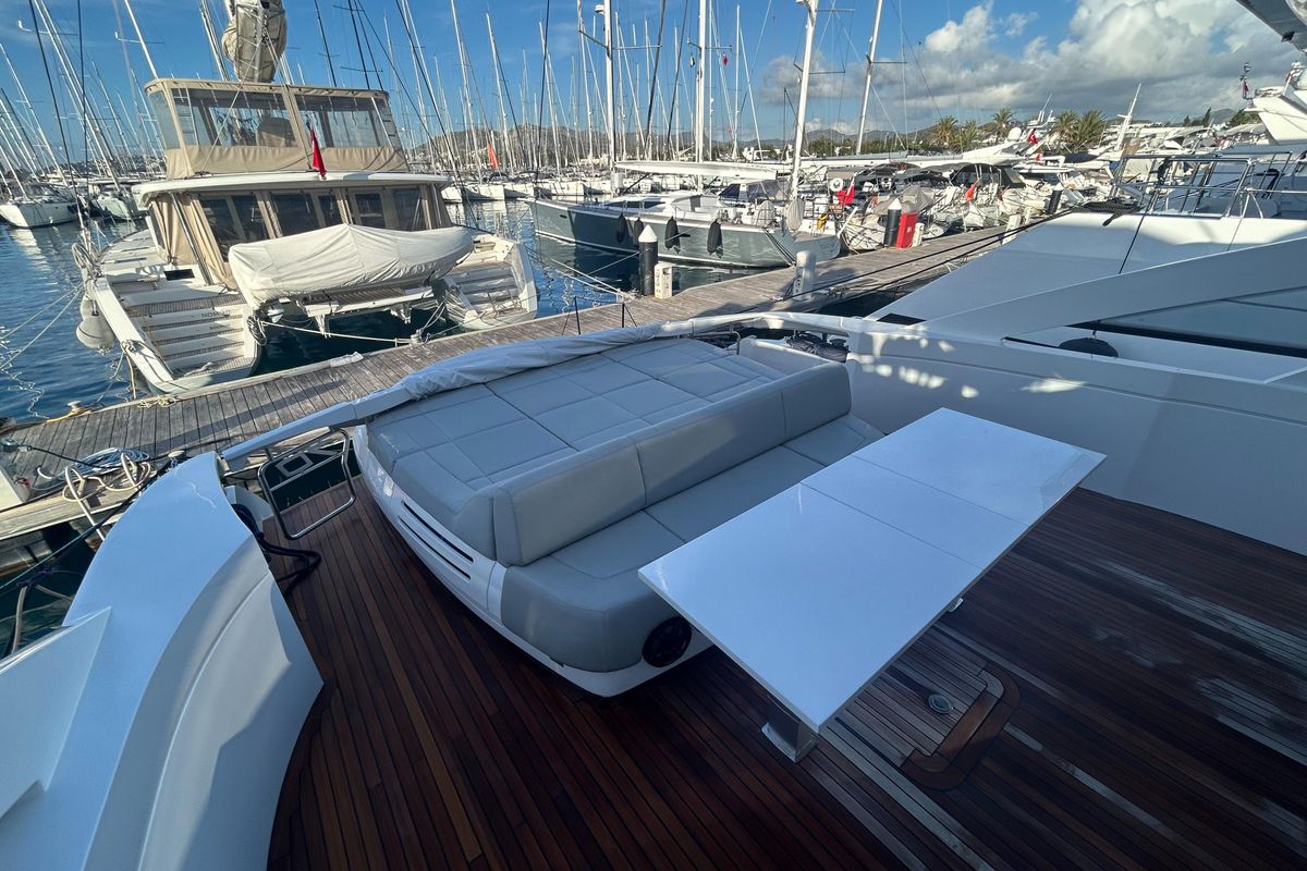 2015 Pershing 70 