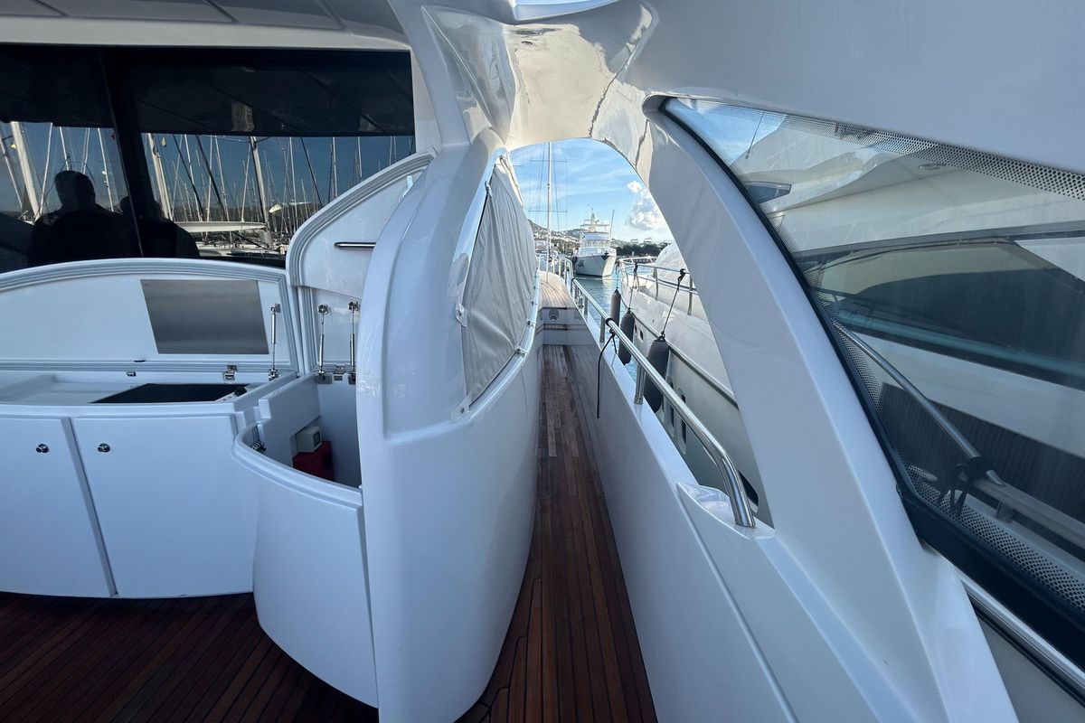 2015 Pershing 70 
