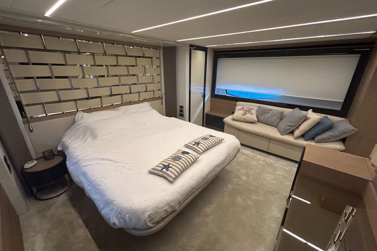 2015 Pershing 70 
