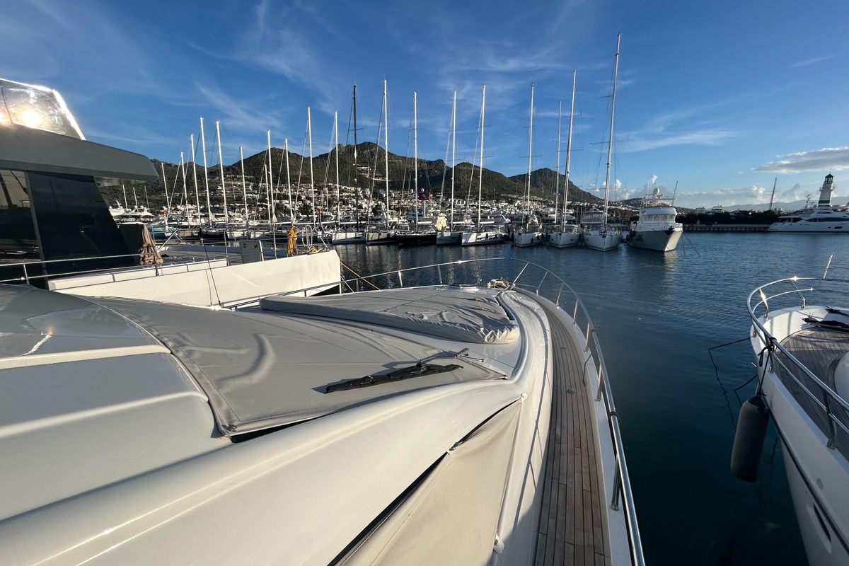 2015 Pershing 70 