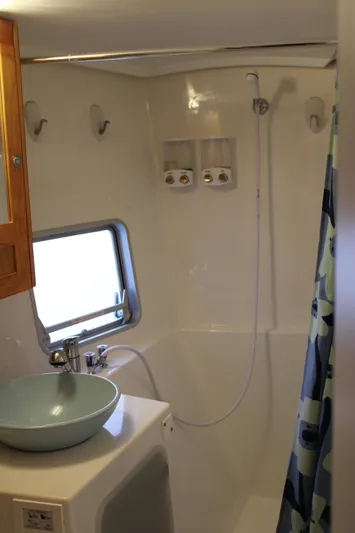 Quelle Belle Vie Yacht Photos Pics Bathroom of 2008 Fountaine Pajot Mahe 36 catamaran with shower and sink.