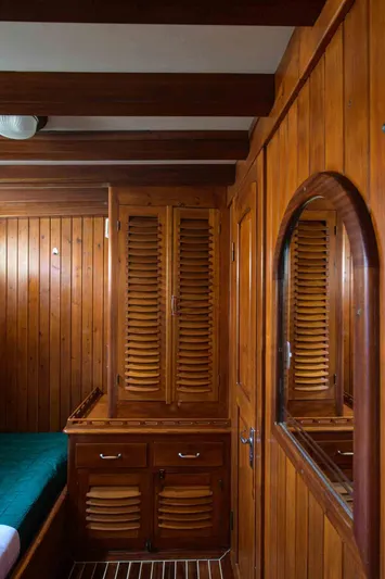  Yacht Photos Pics Wood-paneled cabin interior of 2006 Classic Caicco ERDAL SOGUTCUK yacht, featuring a mirror and wardrobe.