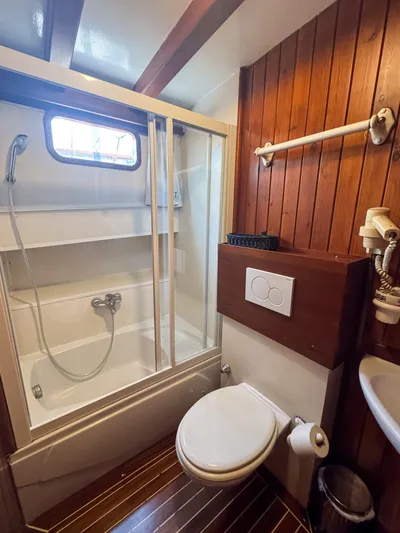  Yacht Photos Pics Bathroom interior of 2006 Classic Caicco ERDAL SOGUTCUK yacht, featuring shower and toilet.