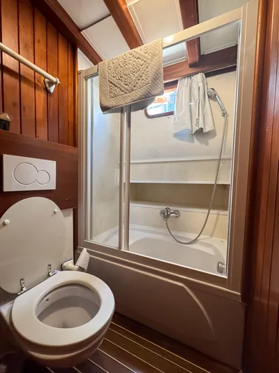  Yacht Photos Pics Bathroom interior of 2006 Classic Caicco ERDAL SOGUTCUK yacht with shower and toilet.