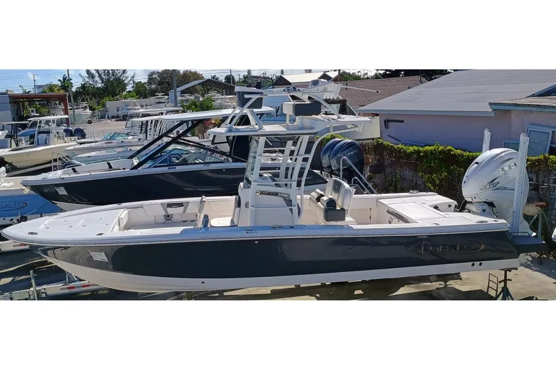 266 -105 Yacht Photos Pics 2023 Robalo 266 Cayman SD boat displayed in a marina setting.