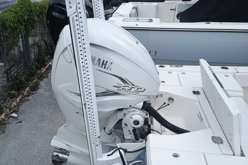 266 -105 Yacht Photos Pics 2023 Robalo 266 Cayman SD boat with Yamaha outboard motor, docked and ready for use.