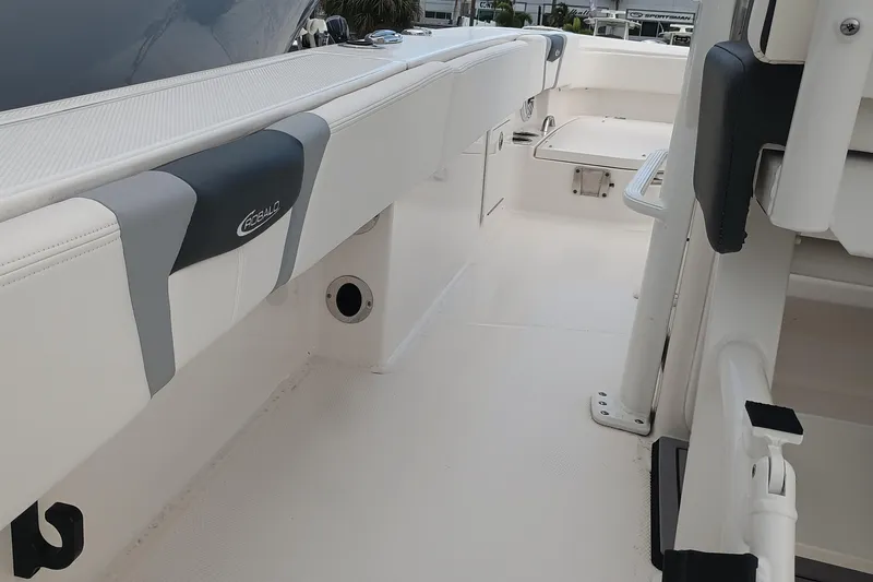 266 -105 Yacht Photos Pics 2023 Robalo 266 Cayman SD boat interior, featuring sleek seating and modern design.