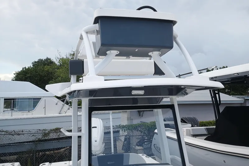 266 -105 Yacht Photos Pics 2023 Robalo 266 Cayman SD boat with elevated helm station, docked outdoors.