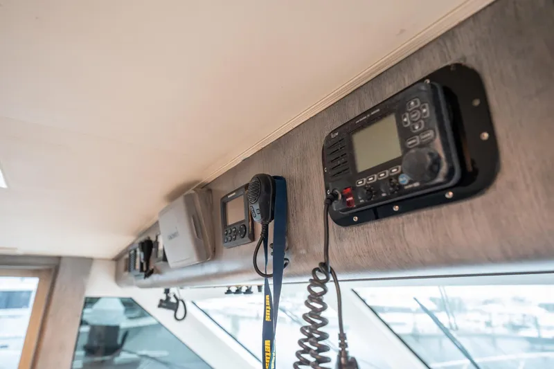 Hatts Off Yacht Photos Pics Interior view of a 1998 Hatteras 74 Cockpit Motor Yacht with communication equipment.