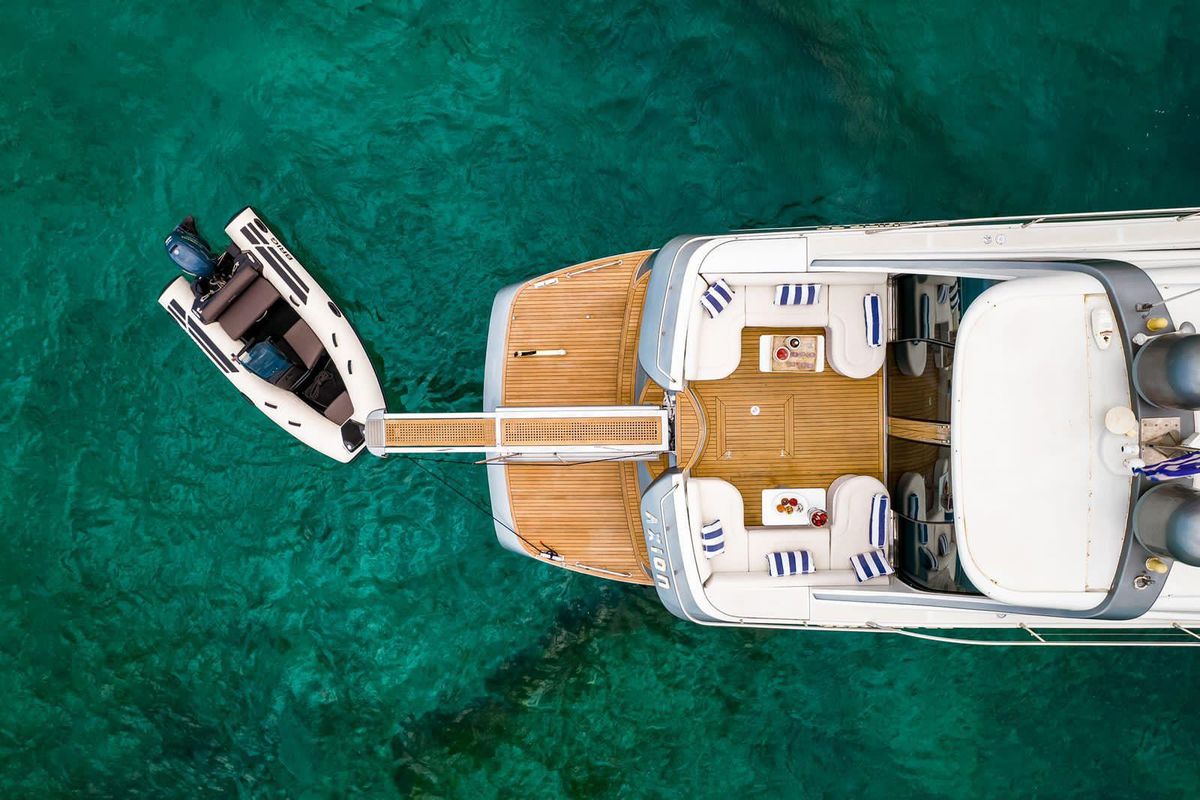 2003 Pershing 66 