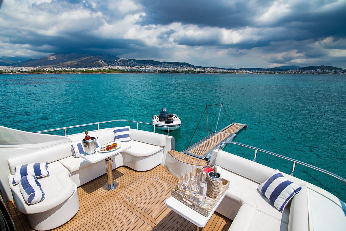 2003 Pershing 66 