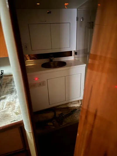  Yacht Photos Pics Interior of 1997 Ocean Yachts 40 Super Sport with sink and cabinets.