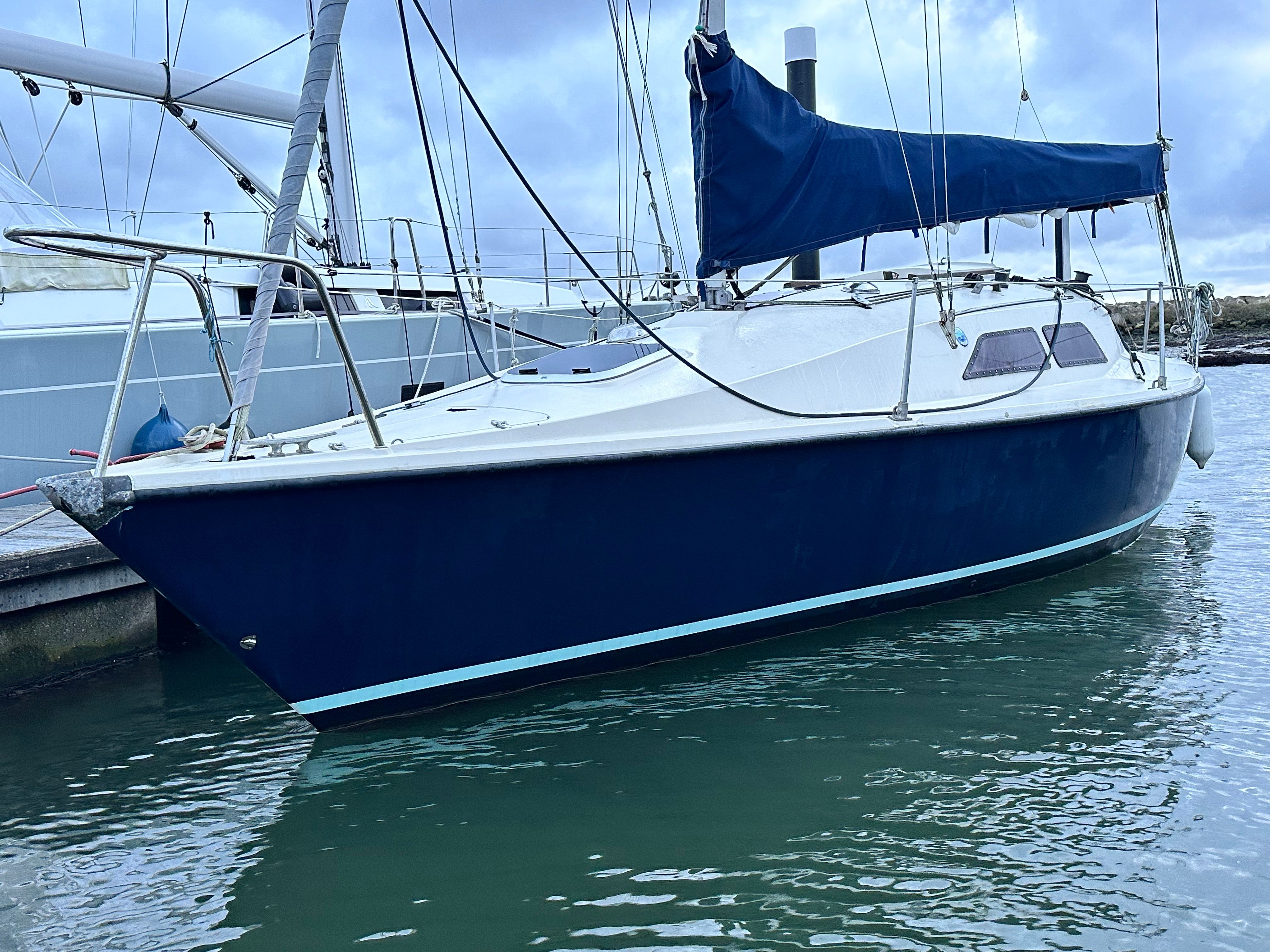 1982 Hunter Delta 25