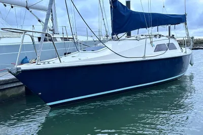 1982 Hunter Delta 25