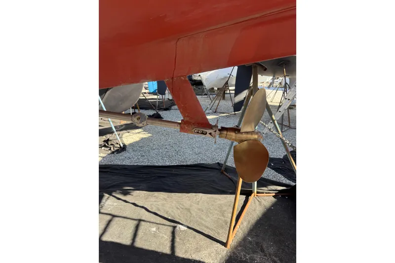 Lady Slipper Yacht Photos Pics Propeller of 2005 Sabre 386 sailboat on dry dock.