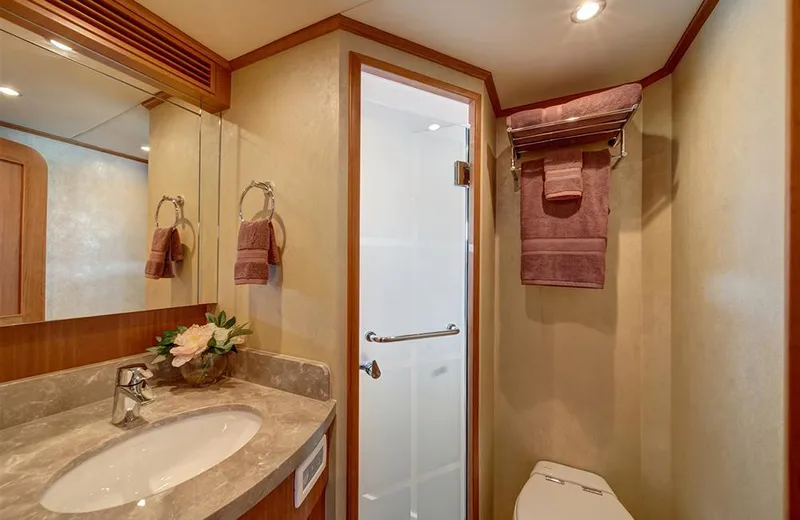 Nepale Yacht Photos Pics Luxurious bathroom in 2020 Outer Reef Yachts 720 Deluxbridge Motoryacht, featuring elegant fixtures and decor.