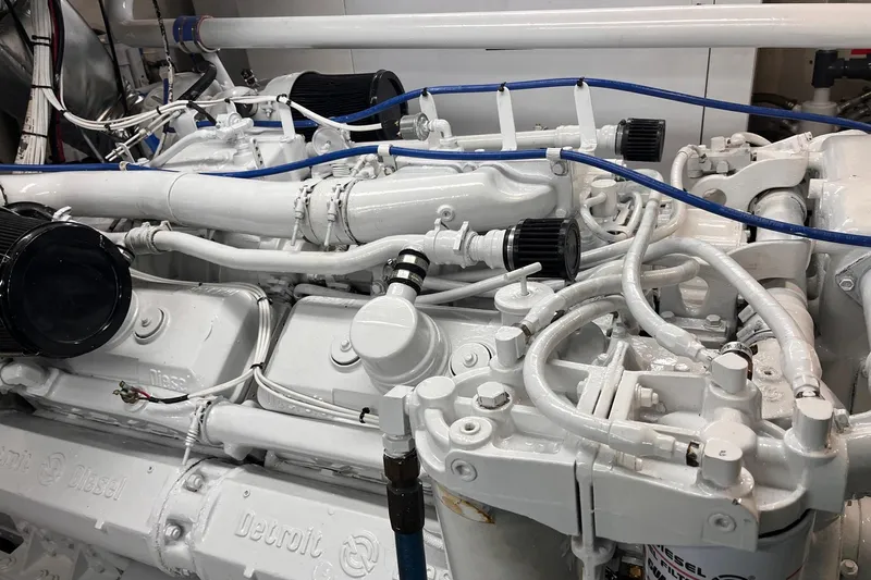 Mon Sheri Yacht Photos Pics Port engine