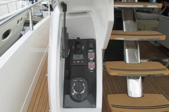 Sexsea Yacht Photos Pics port control station