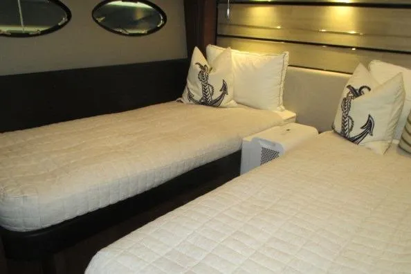 Sexsea Yacht Photos Pics twin cabin
