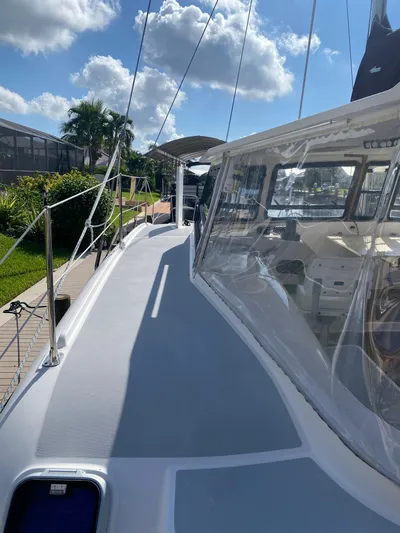 Island Breeze Yacht Photos Pics 