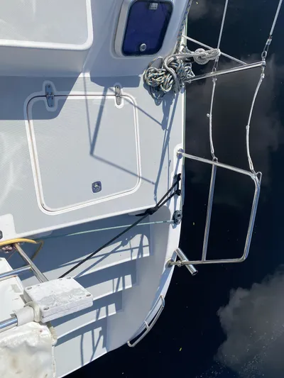 Island Breeze Yacht Photos Pics 