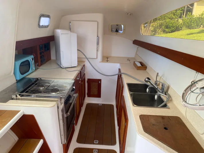 Island Breeze Yacht Photos Pics 