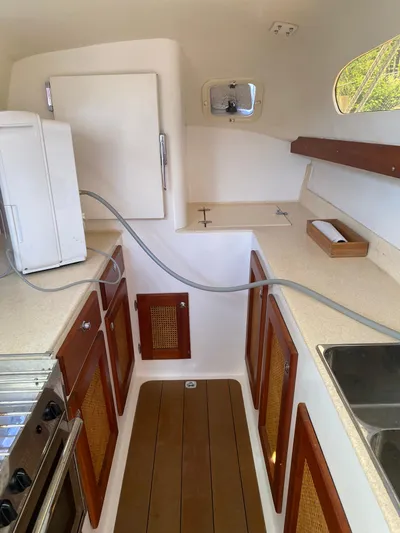 Island Breeze Yacht Photos Pics 