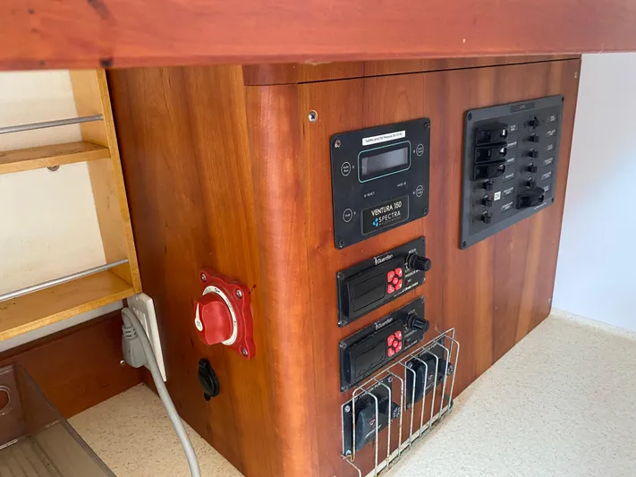 Island Breeze Yacht Photos Pics 