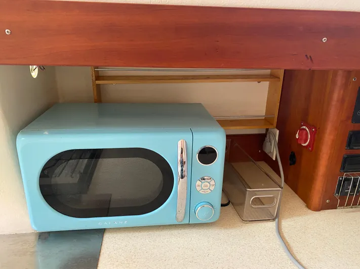 Island Breeze Yacht Photos Pics 