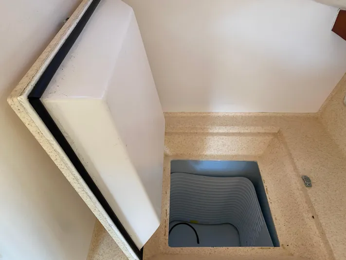 Island Breeze Yacht Photos Pics 