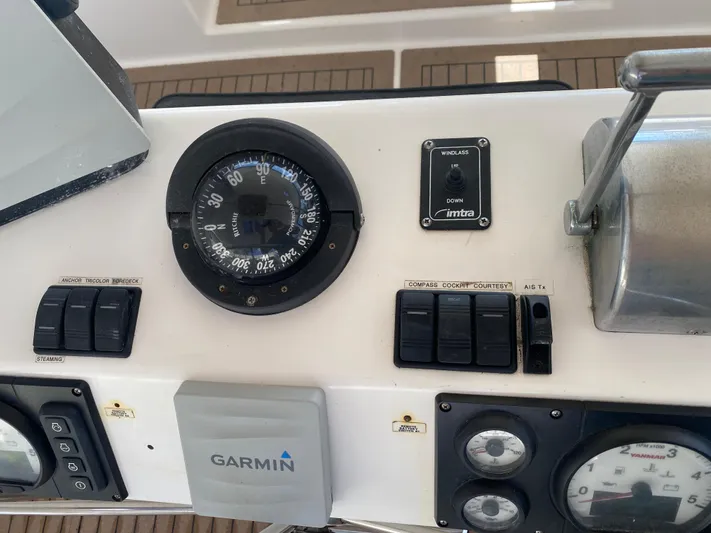 Island Breeze Yacht Photos Pics 