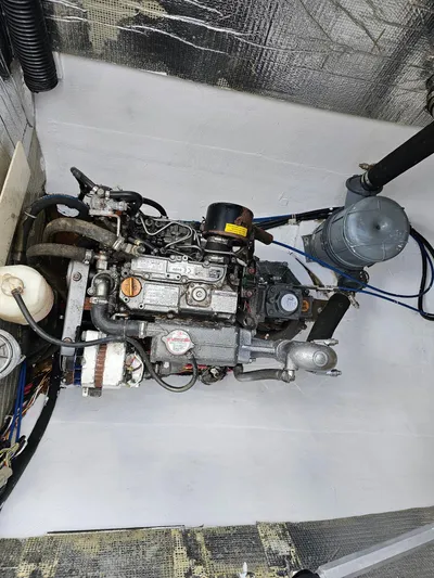 Island Breeze Yacht Photos Pics 