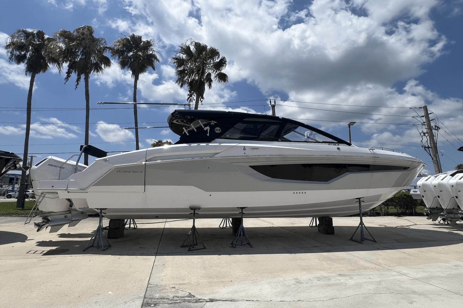 2024 Cruisers Yachts 42 GLS Outboard Cruiser for sale - YachtWorld