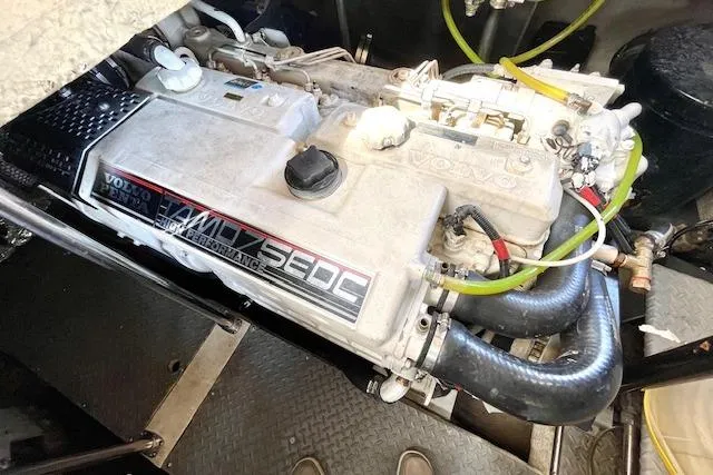 "just One Mohr" Yacht Photos Pics Engine compartment of a 2005 Regal Commodore 4260 with Volvo Penta engine.