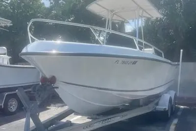 Mako 221 Center Console