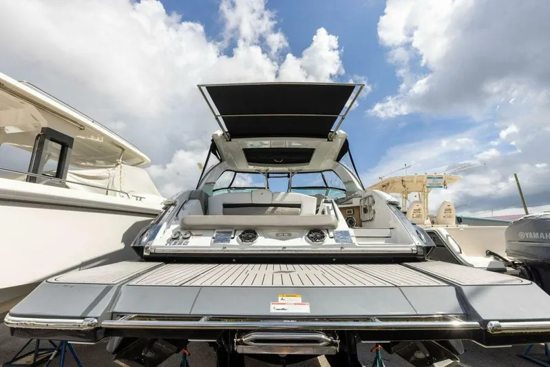  Yacht Photos Pics 2020 Four Winns H350 luxury boat with spacious deck and modern design.