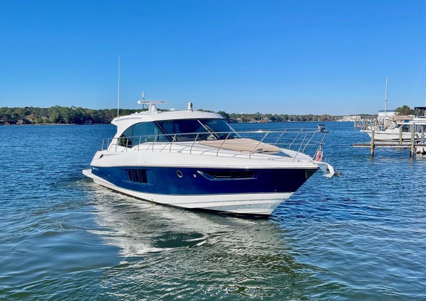 2015 Cruisers Yachts 45 Cantius