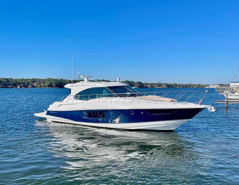 2015 Cruisers Yachts 45 Cantius