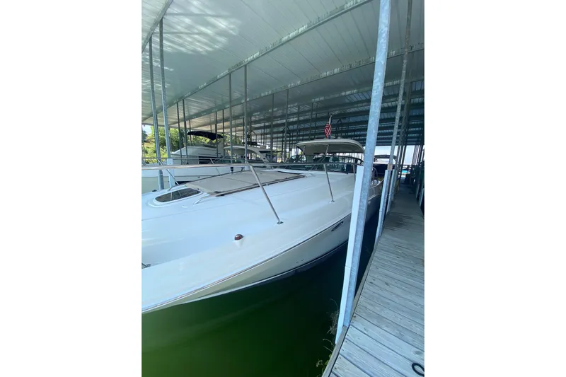  Yacht Photos Pics 2006 Sea Ray 40 Sundancer docked under covered marina.