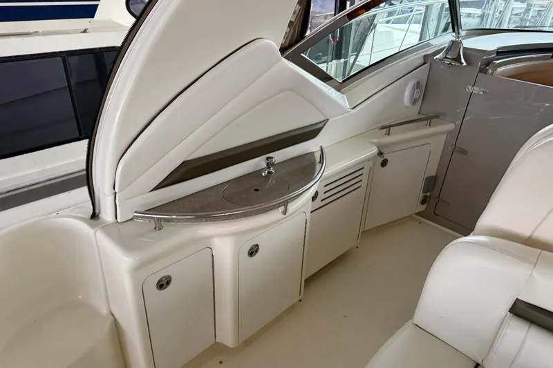  Yacht Photos Pics 2006 Sea Ray 40 Sundancer interior with sleek cabinetry and modern design.
