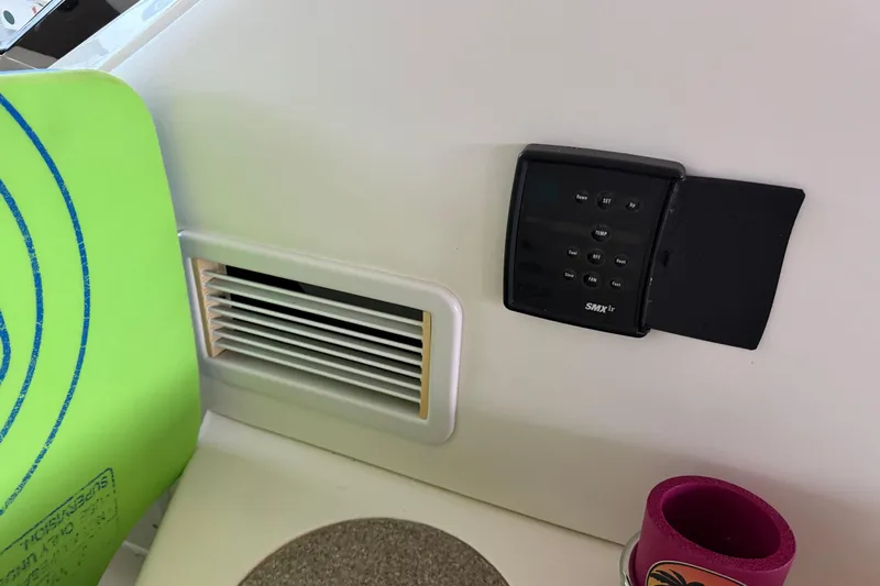  Yacht Photos Pics Control panel and vent inside 2006 Sea Ray 40 Sundancer boat cabin.