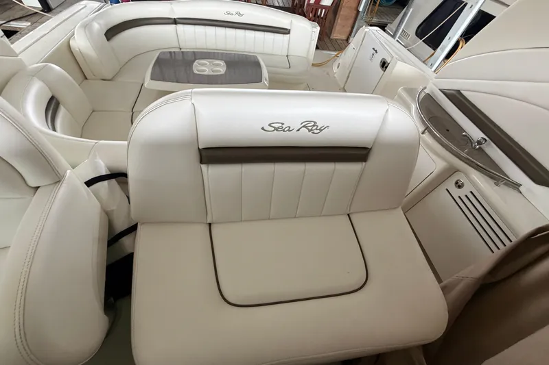  Yacht Photos Pics Interior of a 2006 Sea Ray 40 Sundancer yacht, white upholstery.