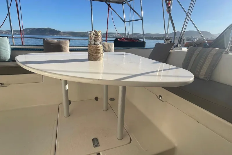  Yacht Photos Pics Cozy seating area on 1998 Voyager Norseman 430 yacht with scenic ocean view.