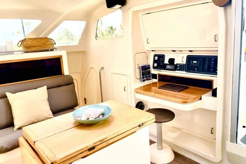  Yacht Photos Pics Interior of 1998 Voyager Norseman 430 yacht with navigation station and seating area.