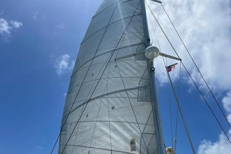  Yacht Photos Pics Sail of 1998 Voyager Norseman 430 yacht against a clear blue sky.