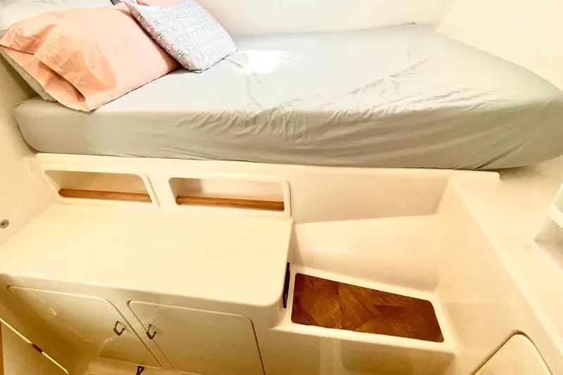  Yacht Photos Pics Cozy cabin interior of 1998 Voyager Norseman 430 with bed and storage.