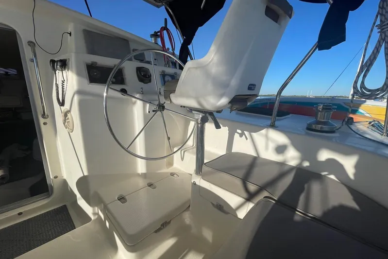  Yacht Photos Pics 1998 Voyager Norseman 430 yacht cockpit with steering wheel and seating.
